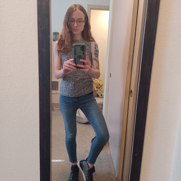 Meet your Posher, Jeci - Picture 2 of 2